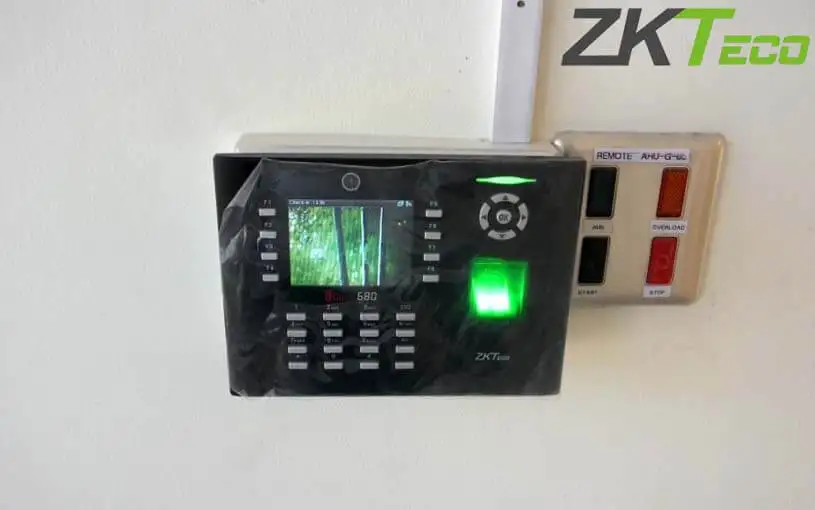 Máy chấm công vân tay ZKTeco iClock680
