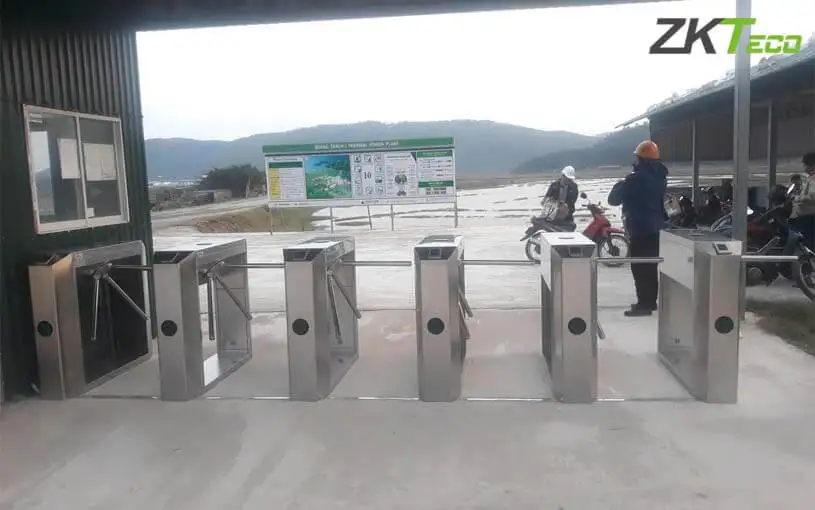 Cổng xoay 3 càng giúp kiểm soát an ninh dễ dàng